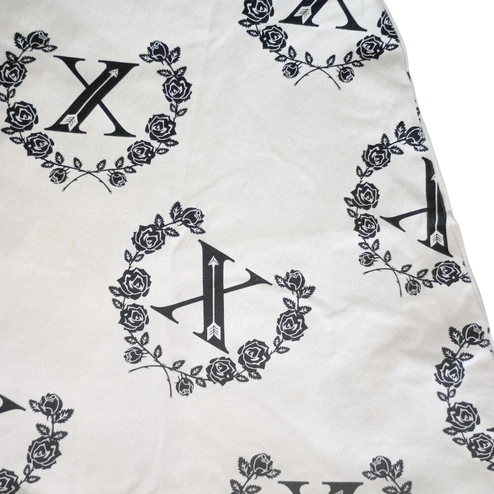 H&M Divided White Black‎ Rose Wreath Letter X Graphic Mini Skirt Womens Size 10